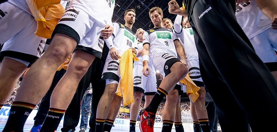 deutsche Handball Nationalmannschaft berät sich im Kreis