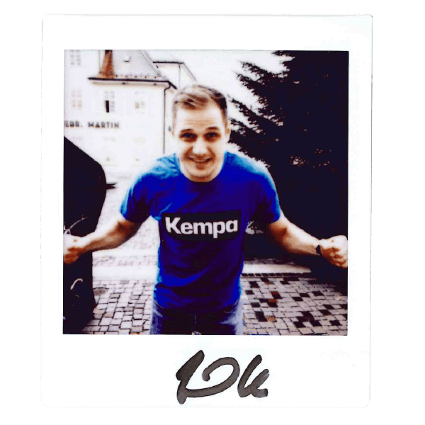 Kresimir Kozina Siegerpose Polaroid mit Unterschrift