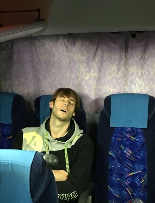 Uwe Gensheimer schläft im Bus