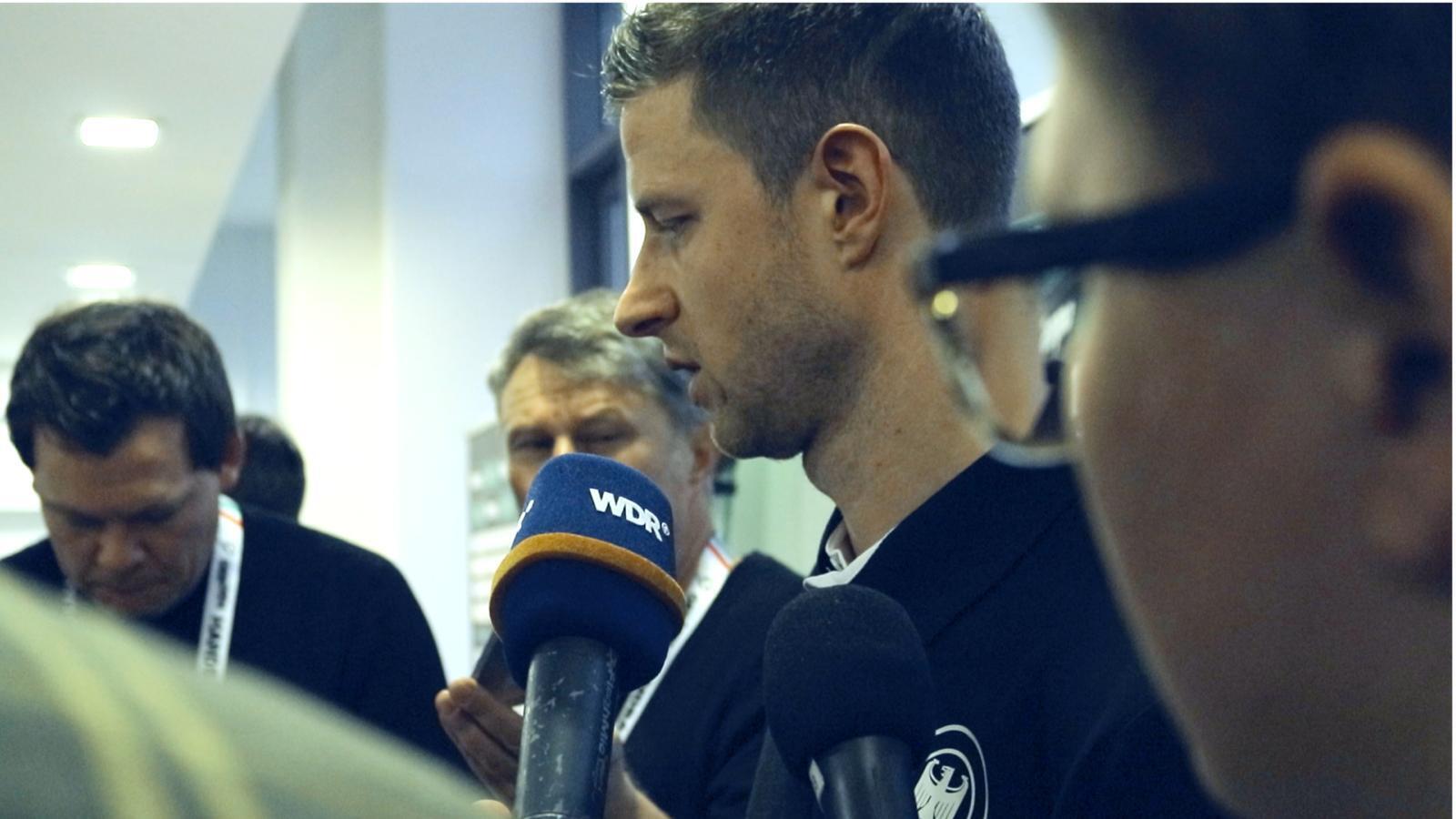 Martin Strobel gibt ein Interview