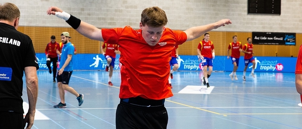 Mattis Michel trainiert für die U21 Handballl WM
