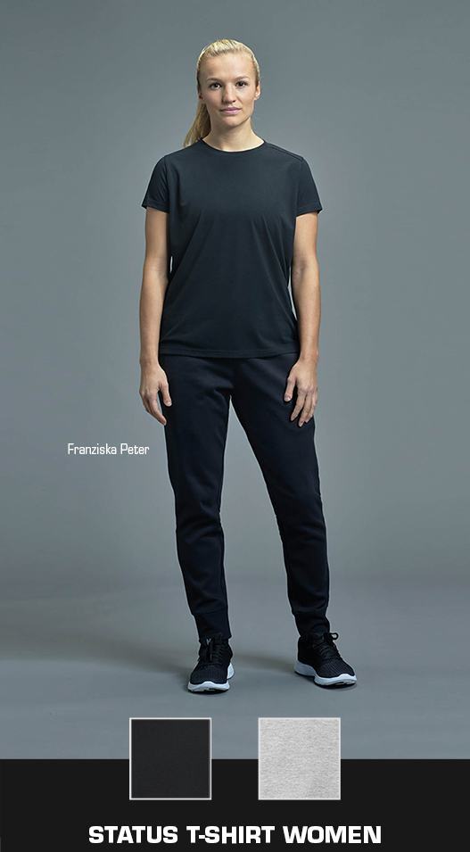 Franziska Peter trägt Kempa Status T-Shirt Women schwarz