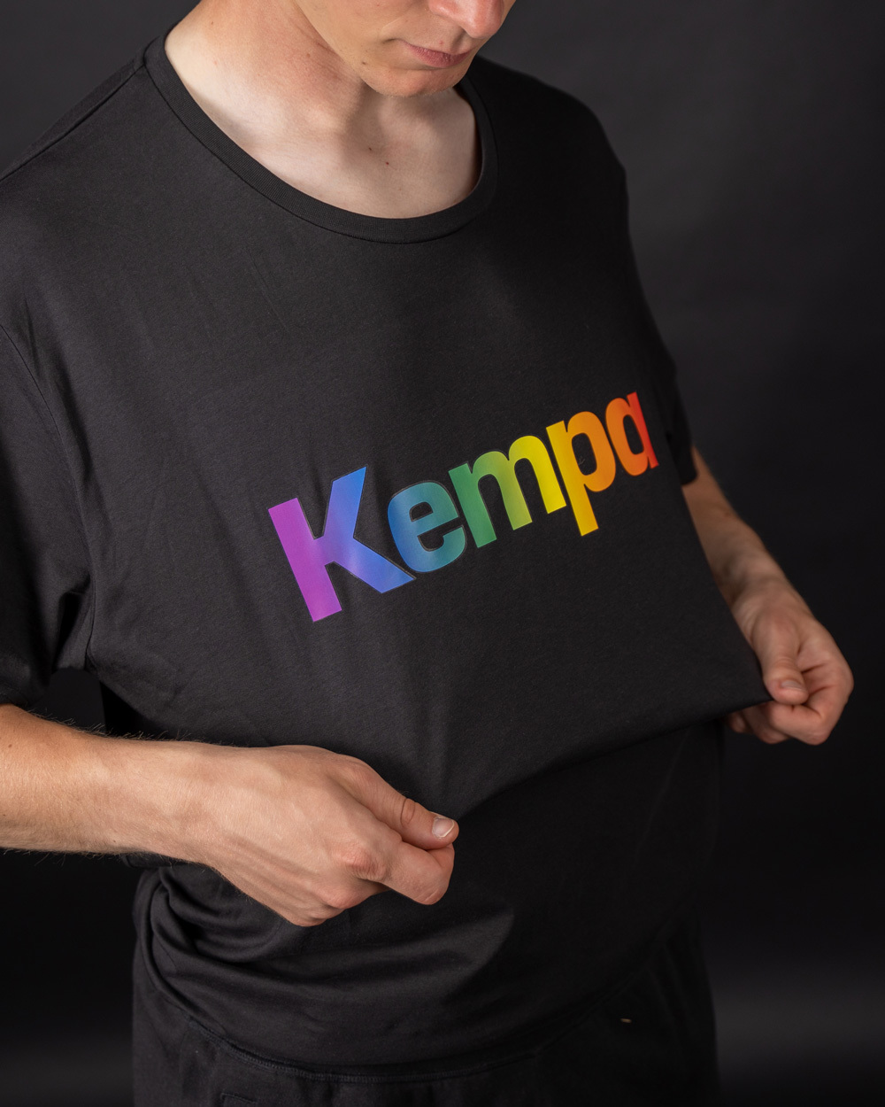 Kempa T-Shirt in schwarz aus der Rainbow Sonderkollektion