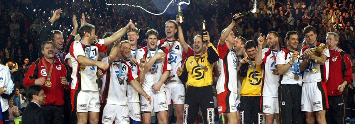 Deutschland feiert den Sieg bei der EM 2004