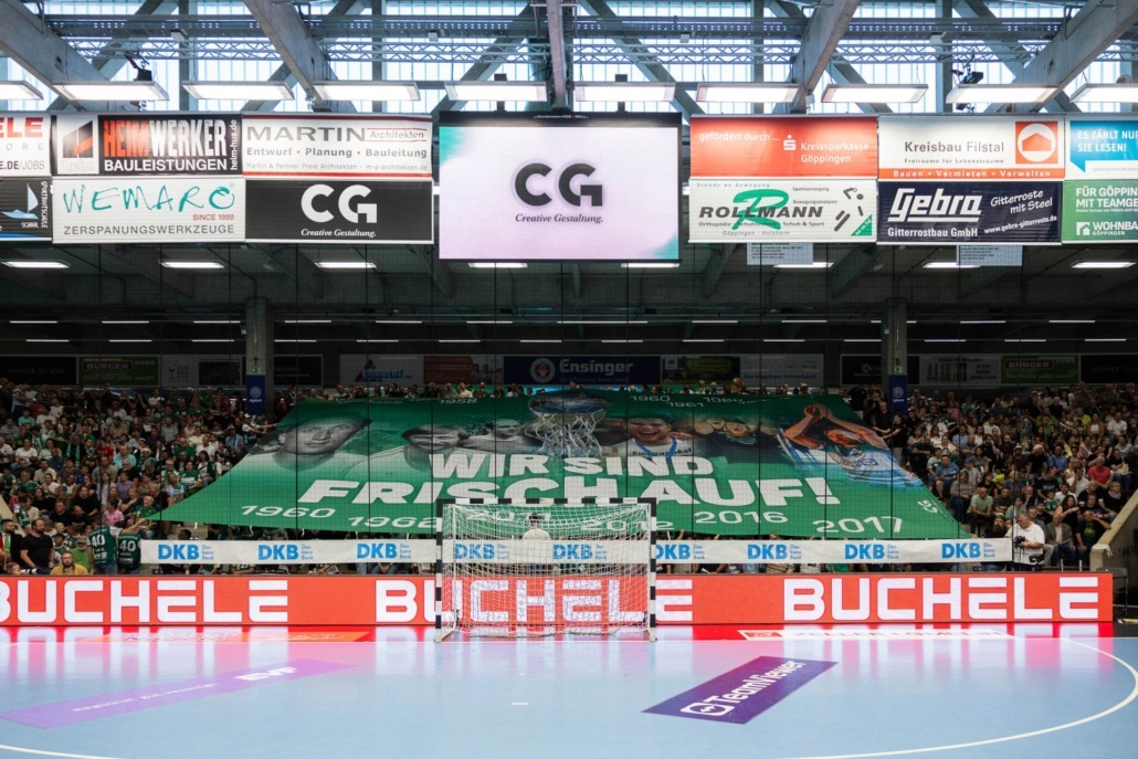 Glück auf Göppingen Arena Handball Spielfeld mit Tribüne